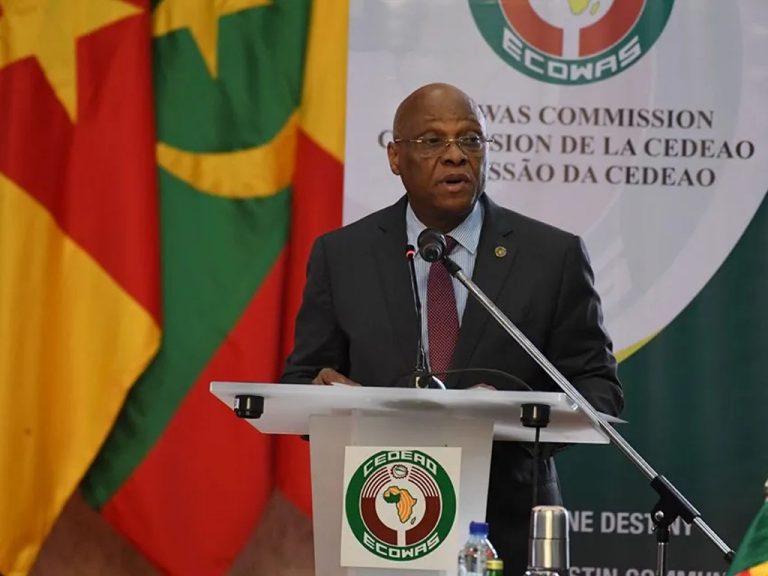 West African leaders lift sanctions on Mali